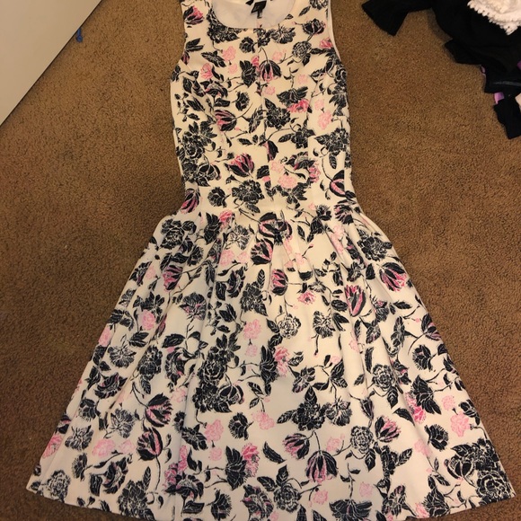 H&M Dresses & Skirts - Pink and black flowery dress